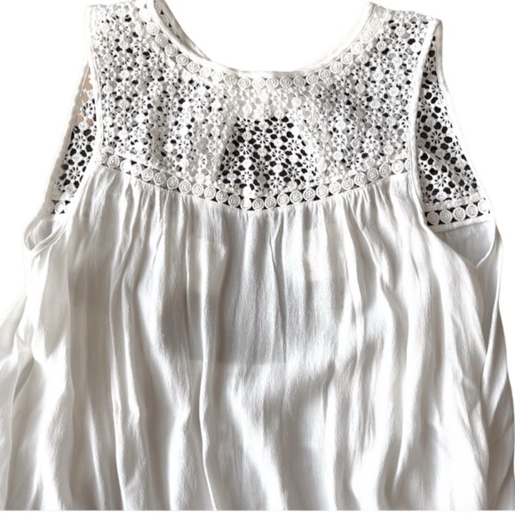 Market & Spruce White Lace Partial Open Back Sleeveless Top Size Medium - Picture 3 of 9